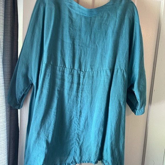 Size large, but more like a 2X please teal linen shirt - Picture 6 of 12